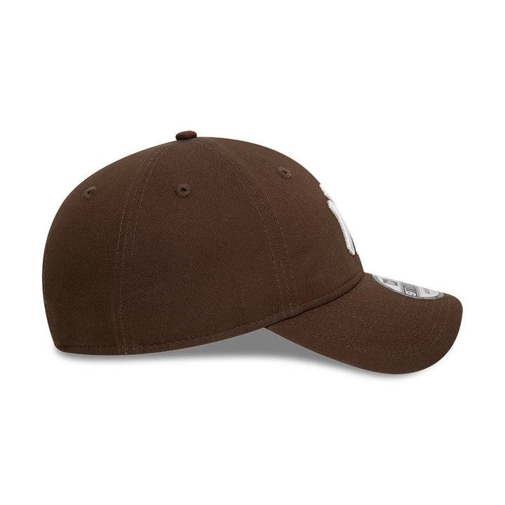 New York Yankees MLB League Essential 9Twenty Strapback New Era Brown/White