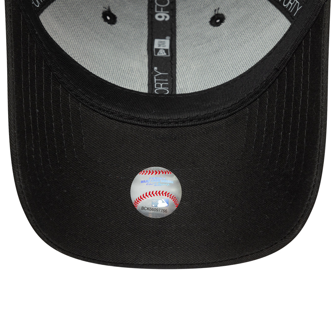 New York Yankees MLB Team Outline 9FORTY Strapback Black/Olive