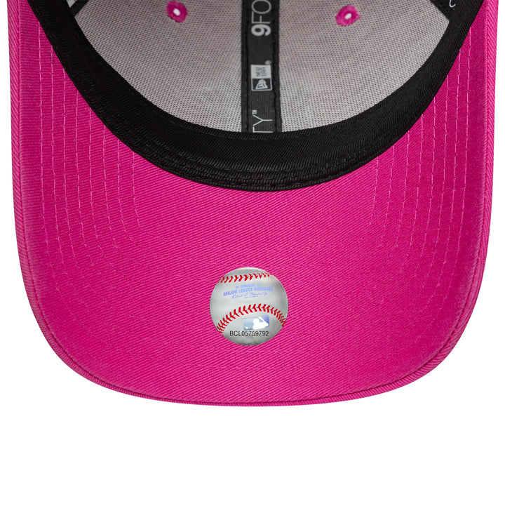 New York Yankees MLB 9FORTY Team Outline Strapback New Era Pink