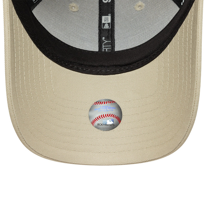 New York Yankees  MLB Womens Metallic 9Forty Strapback Beige/Purple