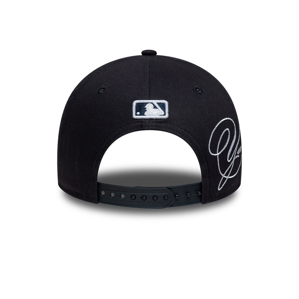 New York Yankees MLB Side Script 9FORTY Strapback New Era Navy