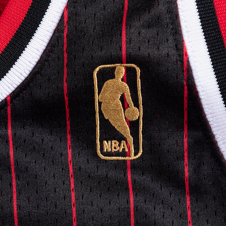 Michael Jordan Chicago Bulls 1996 NBA Authentic Alternate Jersey Mitchell &amp; Ness