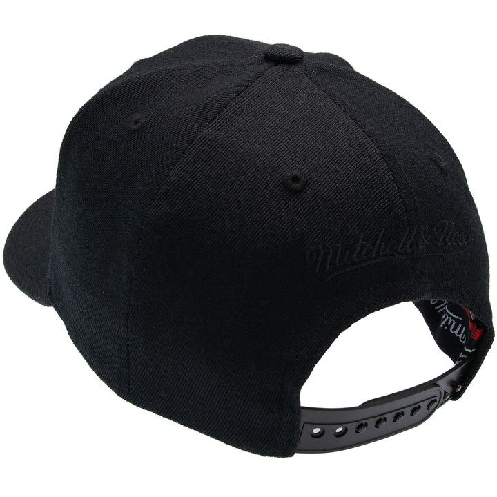 Branded Classic Red Snapback Mitchell &amp; Ness Black