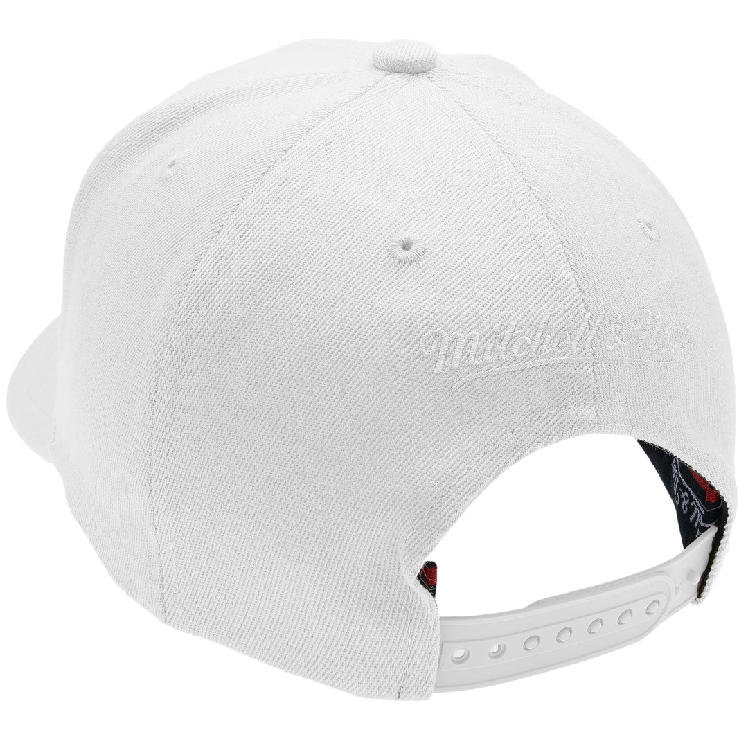 Branded Classic Red Snapback Mitchell &amp; Ness White