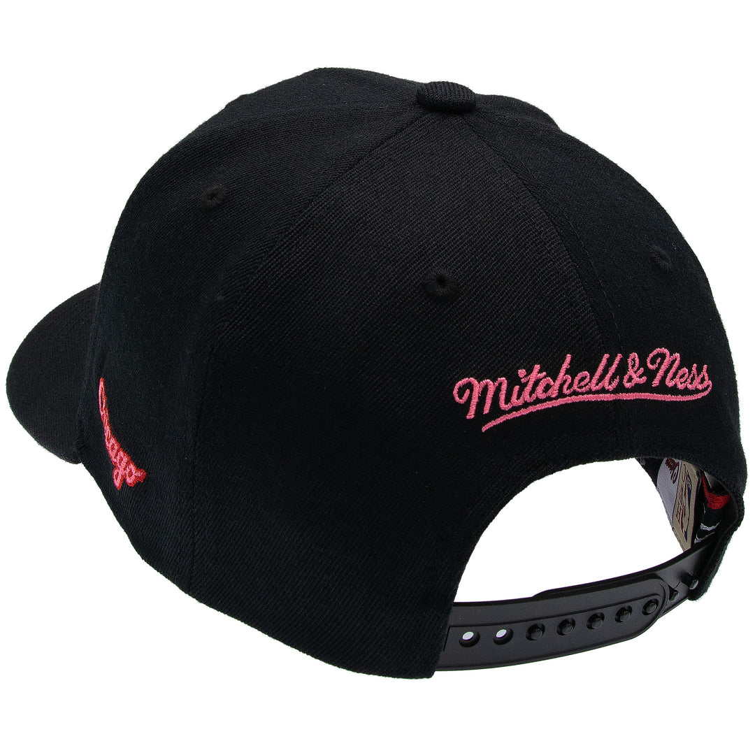 Chicago Bulls NBA Classic Red Snapback Mitchell &amp; Ness Black/Pink