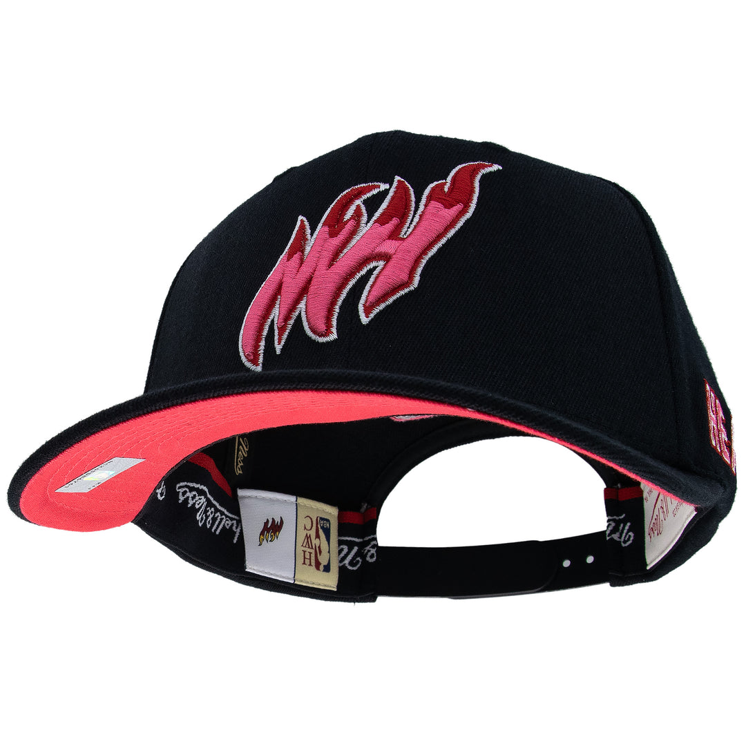 Miami Heat NBA Classic Red Snapback Mitchell &amp; Ness Black/Pink