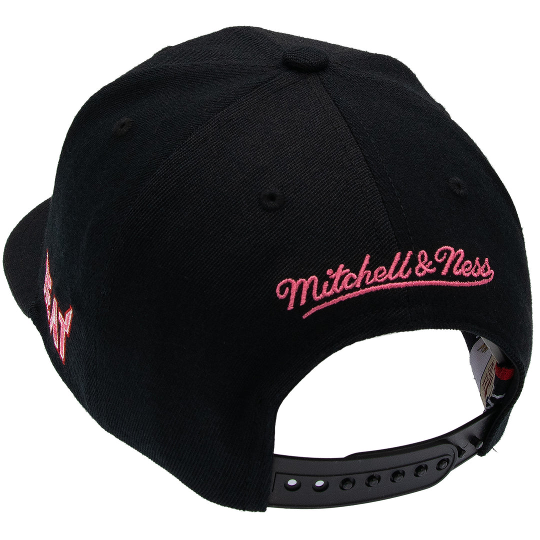 Miami Heat NBA Classic Red Snapback Mitchell &amp; Ness Black/Pink