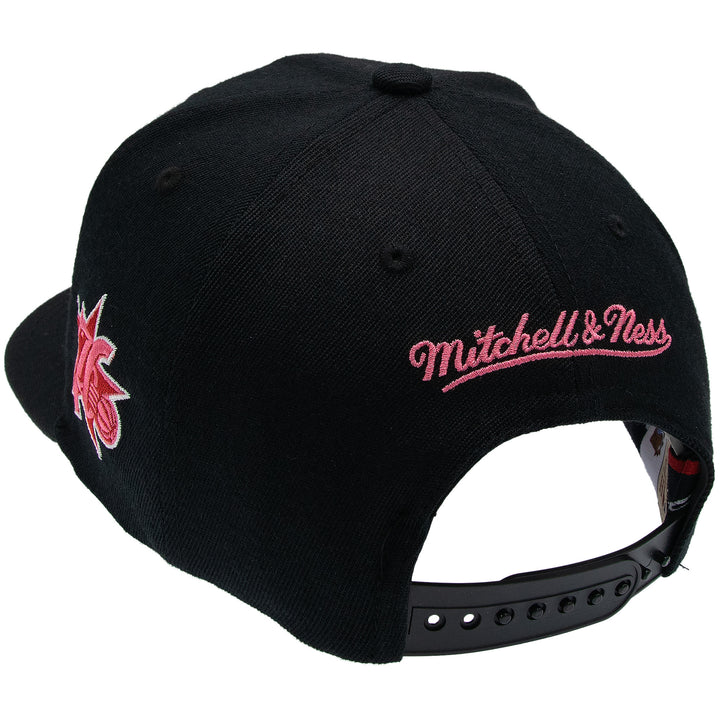 Philadelphia 76ers NBA Classic Red Snapback Mitchell &amp; Ness Black/Pink