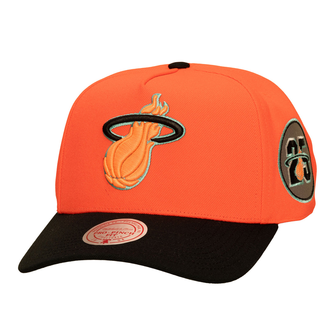 Miami Heat NBA In the City Pro Snapback Mitchell &amp; Ness Neon Pink