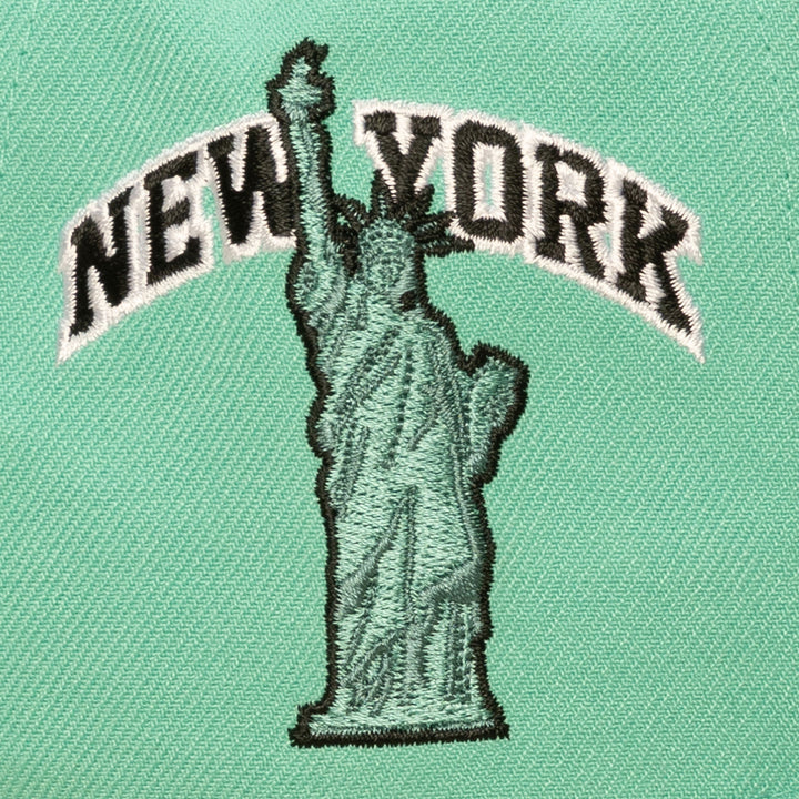 New York Knicks NBA In the City Pro Snapback Mitchell &amp; Ness Teal