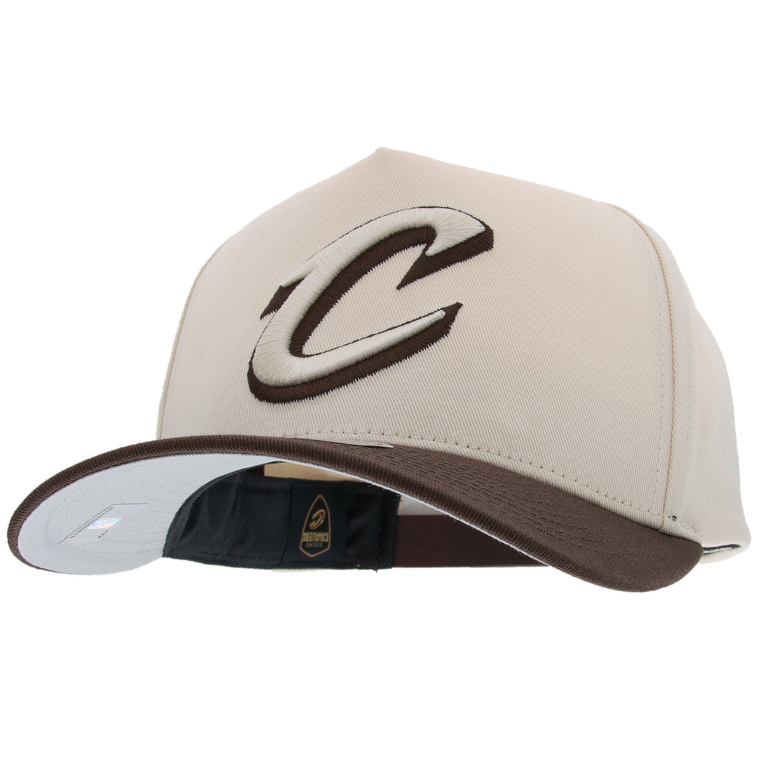 Cleveland Cavaliers NBA Coconut Cream Pro Pinch Snapback Mitchell &amp; Ness