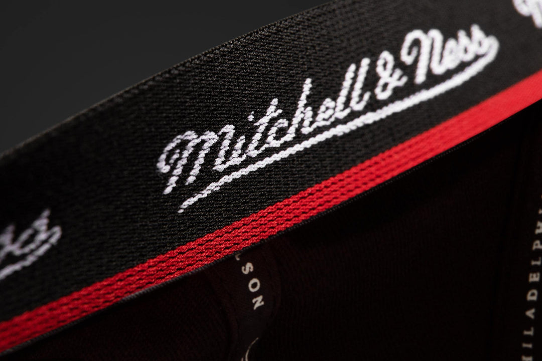 Chicago Bulls NBA Classic Red Easy B&amp;W Mitchell &amp; Ness Black/White
