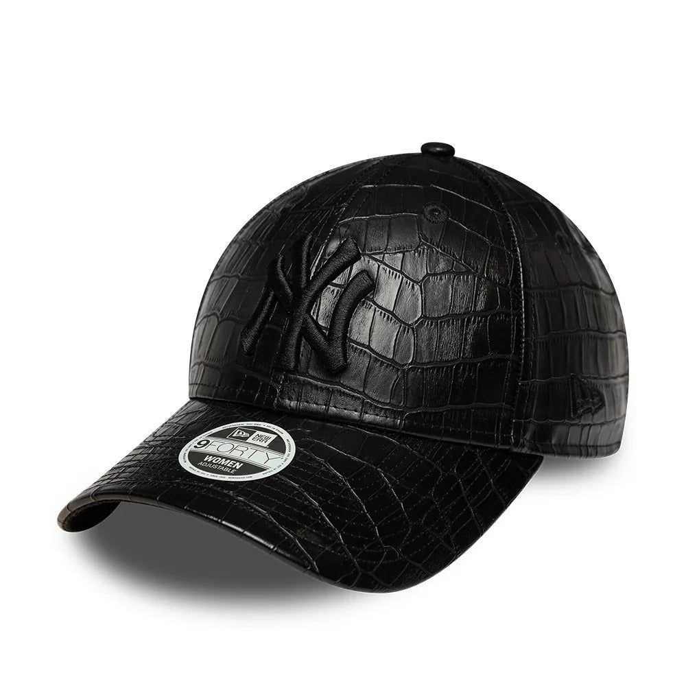 New York Yankees MLB Womens Pattern PU 9FORTY Strapback New Era Black