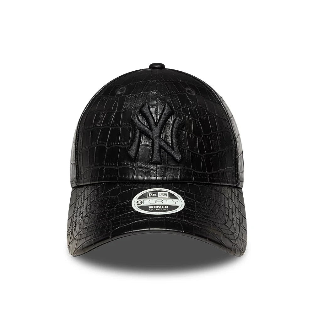 New York Yankees MLB Womens Pattern PU 9FORTY Strapback New Era Black