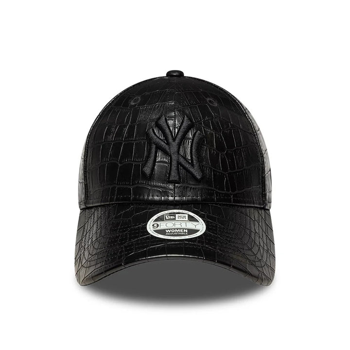 New York Yankees MLB Womens Pattern PU 9FORTY Strapback New Era Black
