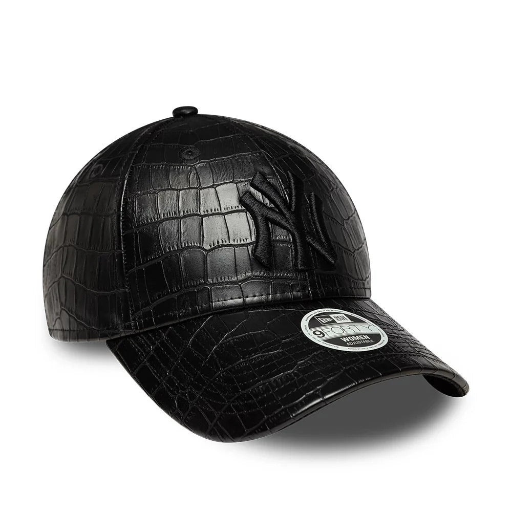 New York Yankees MLB Womens Pattern PU 9FORTY Strapback New Era Black