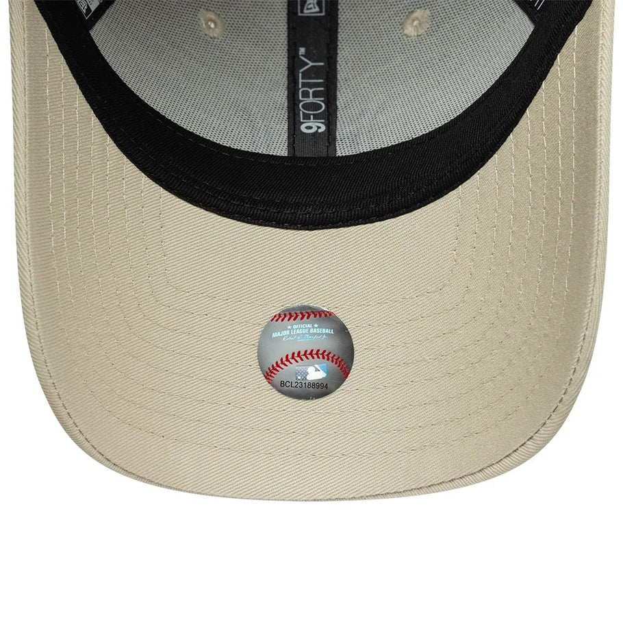 New York Yankees MLB Womens League Essential 9Forty Strapback New Era Cream/Burgundy