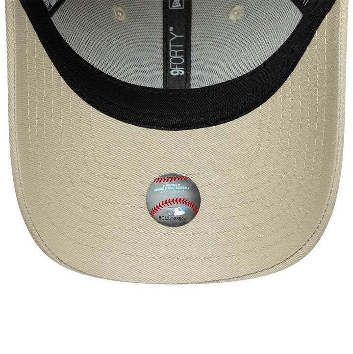 New York Yankees MLB Womens League Essential 9Forty Strapback New Era Cream/Burgundy