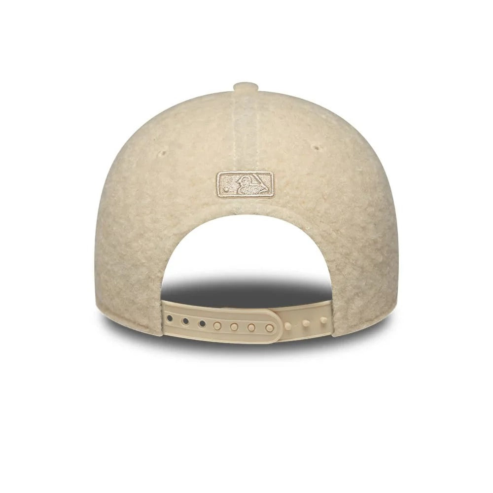 Los Angeles Dodgers MLB Winter Borg 9FORTY Women Snapback New Era White