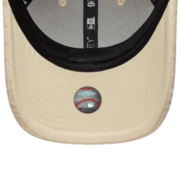 Los Angeles Dodgers MLB Winter Borg 9FORTY Women Snapback New Era White