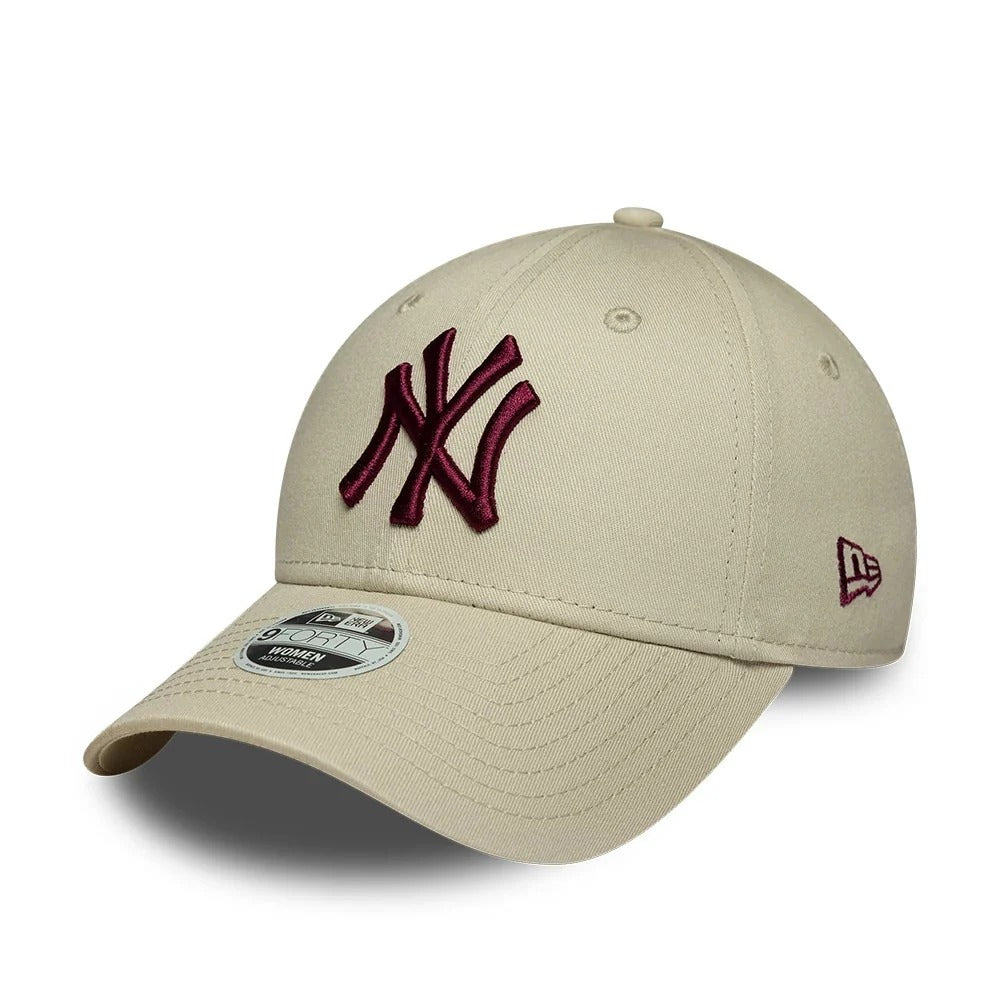 New York Yankees MLB Womens League Essential 9Forty Strapback New Era Cream/Burgundy