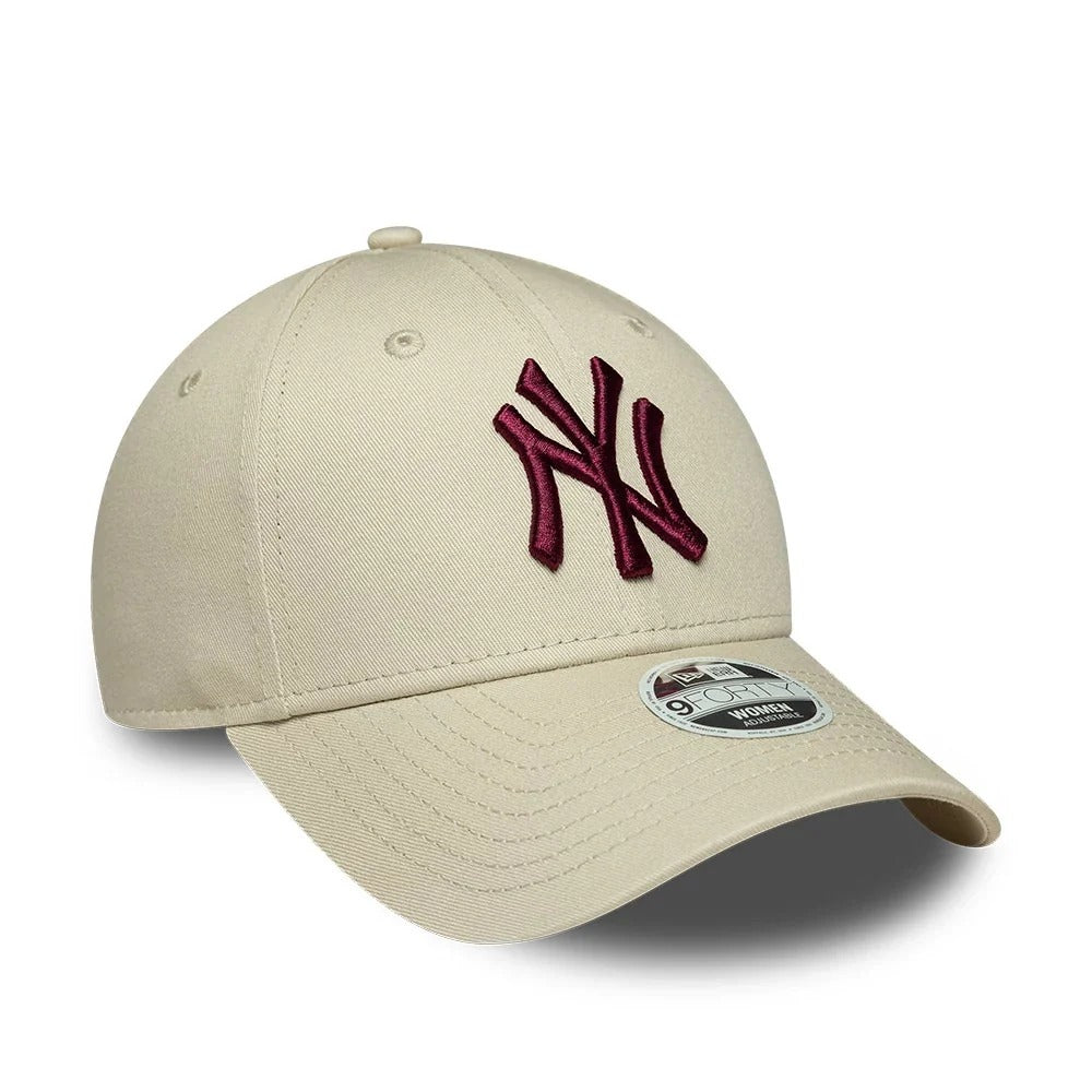 New York Yankees MLB Womens League Essential 9Forty Strapback New Era Cream/Burgundy