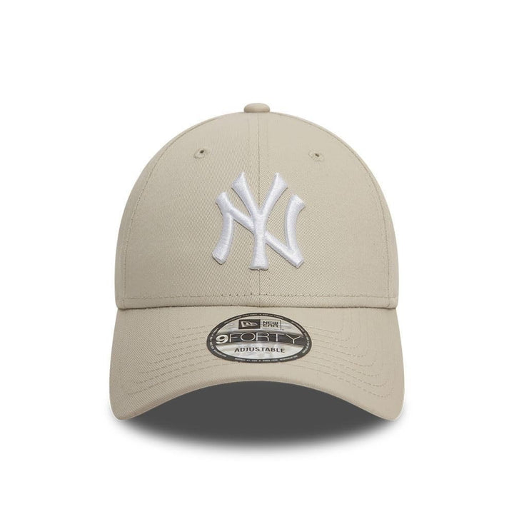 New York Yankees MLB League Essential 9FORTY Strapback New Era Stone/White