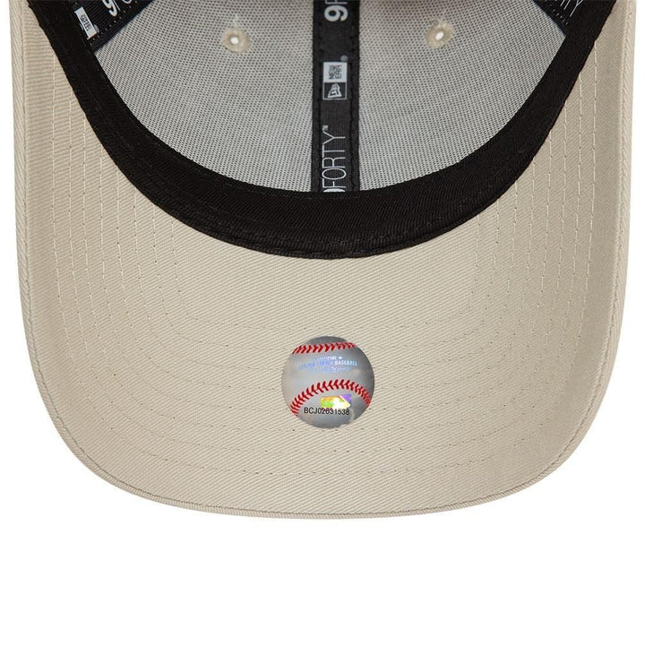 New York Yankees MLB League Essential 9FORTY Strapback New Era Stone/White